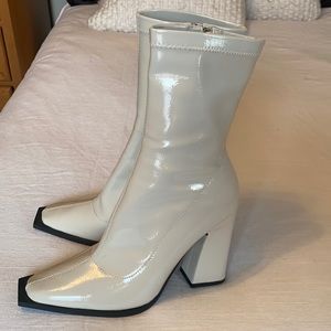 Barcelona Boot White